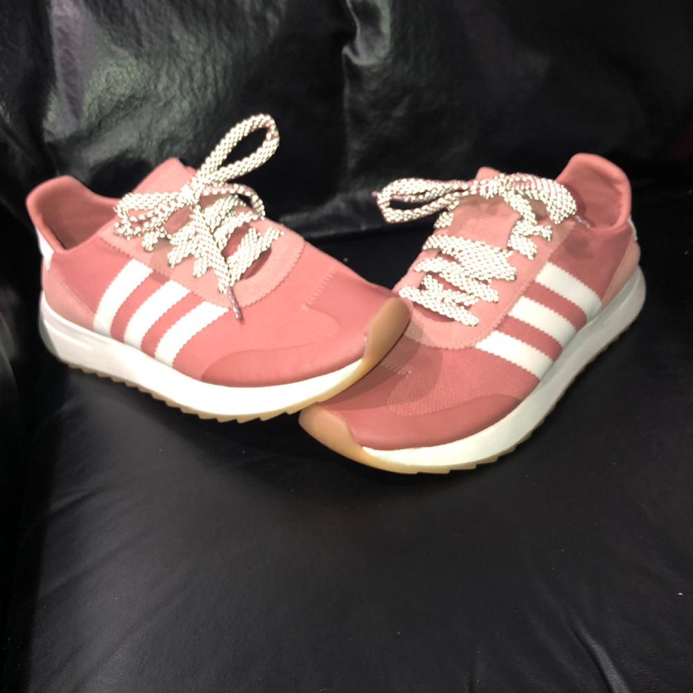 adidas women’s pink and white nmd’s w flashback